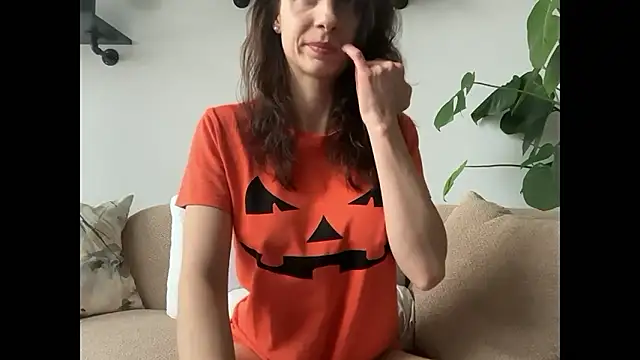 Snapshot of Mary_Wet chatting on 10/17/25, 11:57 Mary Wet online show from 10/17/25, 11:57