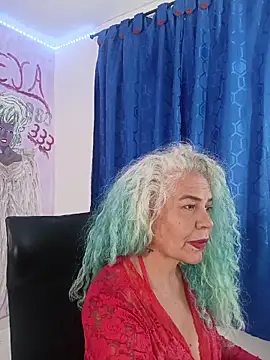 freyadevil333 online show from 05/19/26, 06:53
