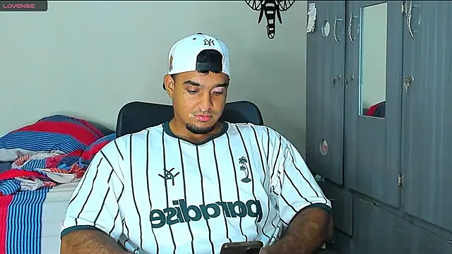 Big furry bear13 online show from 12/29/24, 04:05