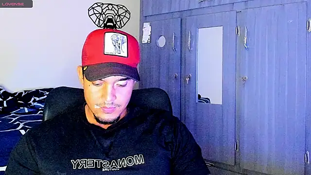 Big furry bear13 online show from 02/01/25, 09:43