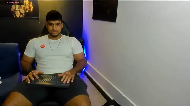 Big furry bear13 online show from 11/26/25, 08:04