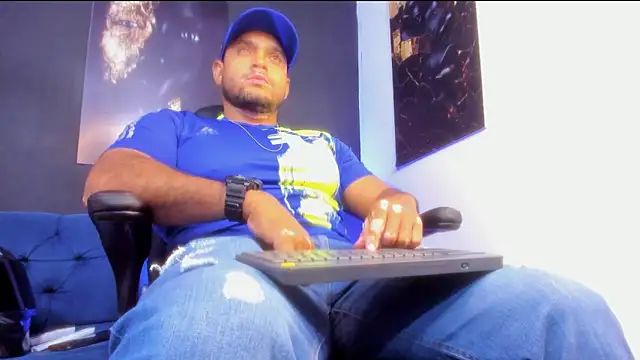 Big furry bear13 online show from 11/27/25, 05:20