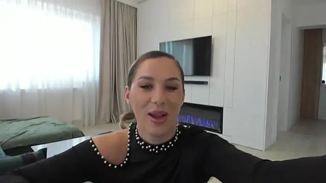 HotXMom online show from 01/18/25, 07:49