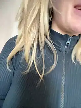 HotXMom online show from 03/04/25, 07:41