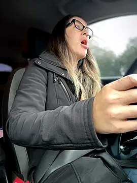 HotXMom online show from 11/11/25, 06:46