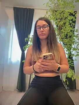 HotXMom online show from 06/01/26, 05:09