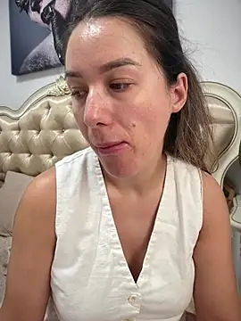 Snapshot of HotXMom chatting on 06/17/26, 06:16 HotXMom online show from 06/17/26, 06:16
