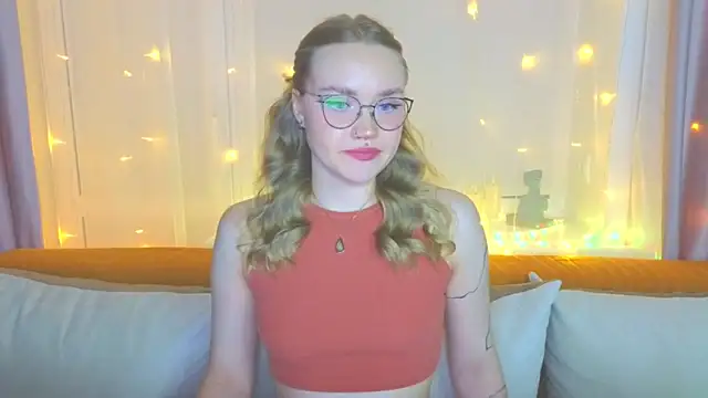 Aurora Golden1 online show from 02/02/25, 04:22