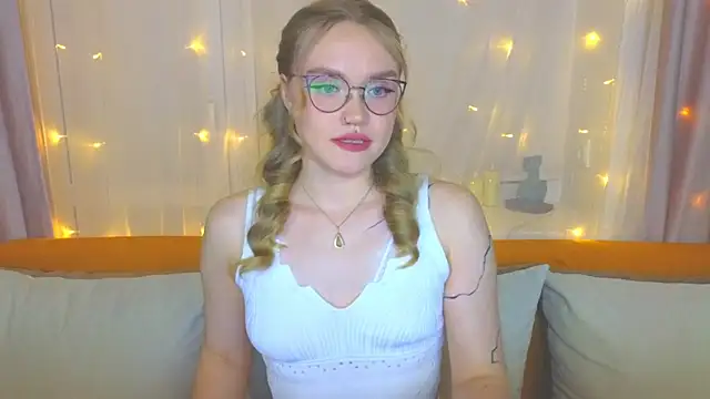 Aurora Golden1 online show from 03/16/25, 06:55