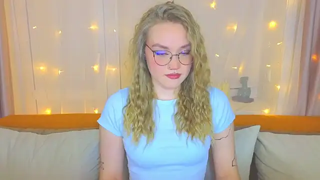 Aurora Golden1 online show from 03/21/25, 03:02