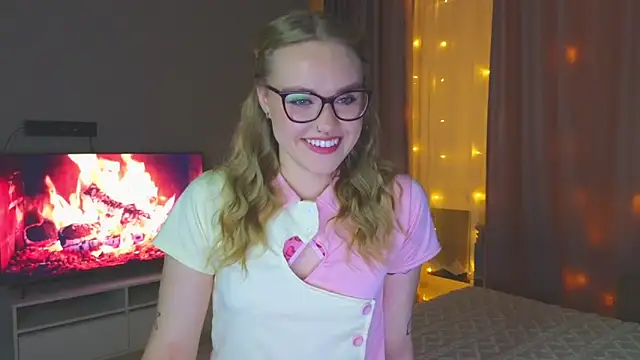 Aurora Golden1 online show from 10/11/25, 07:01