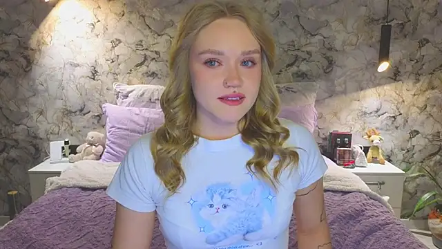 Aurora Golden1 online show from 10/19/25, 04:51