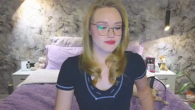 Aurora Golden1 online show from 10/20/25, 04:18