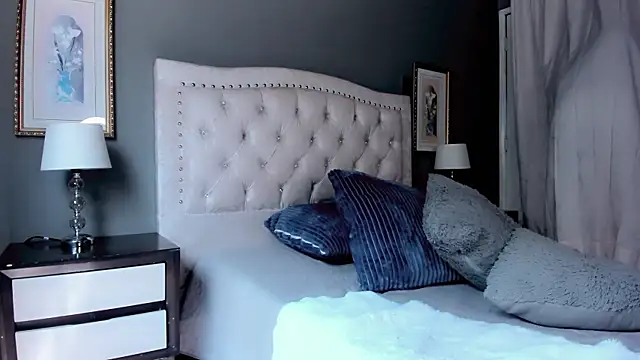 Snapshot of Ezraa1 chatting on 01/11/25, 04:57 Ezraa1 online show from 01/11/25, 04:57