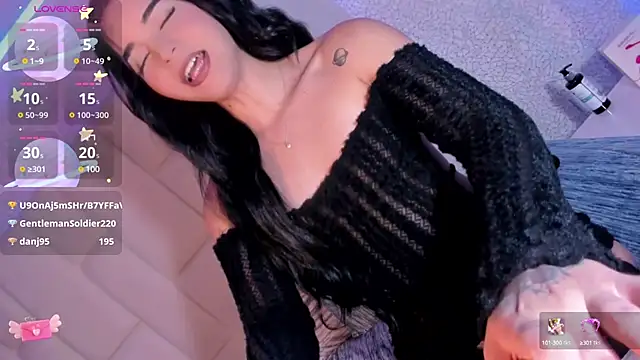 Snapshot of Summer_walkerr chatting on 02/18/25, 03:43 Summer walkerr online show from 02/18/25, 03:43