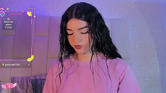 Snapshot of Summer_walkerr chatting on 09/13/25, 12:49 Summer walkerr online show from 09/13/25, 12:49