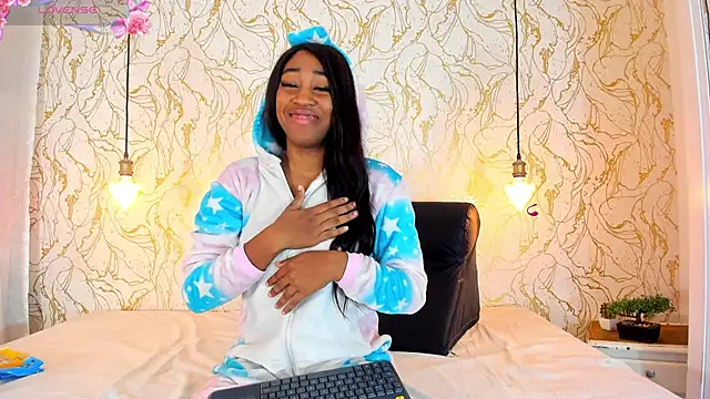 Snapshot of NATALIE_PARKERR chatting on 10/08/25, 12:14 NATALIE PARKERR online show from 10/08/25, 12:14