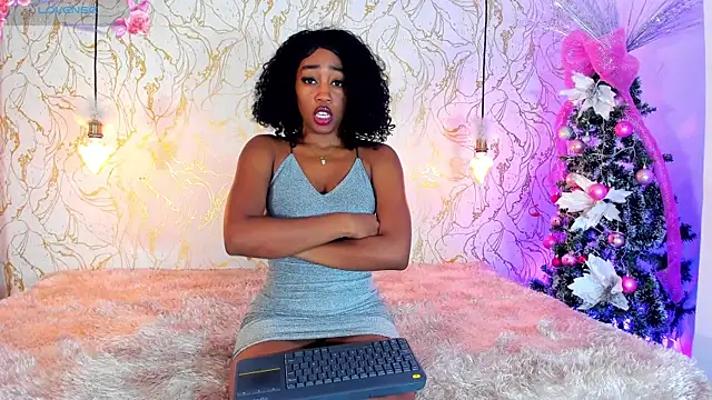 Snapshot of NATALIE_PARKERR chatting on 12/22/25, 12:35 NATALIE PARKERR online show from 12/22/25, 12:35