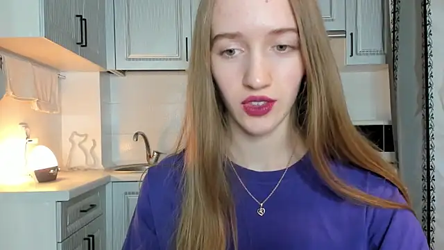 Snapshot of leslie_my_lovee chatting on 10/08/25, 07:00 leslie my lovee online show from 10/08/25, 07:00