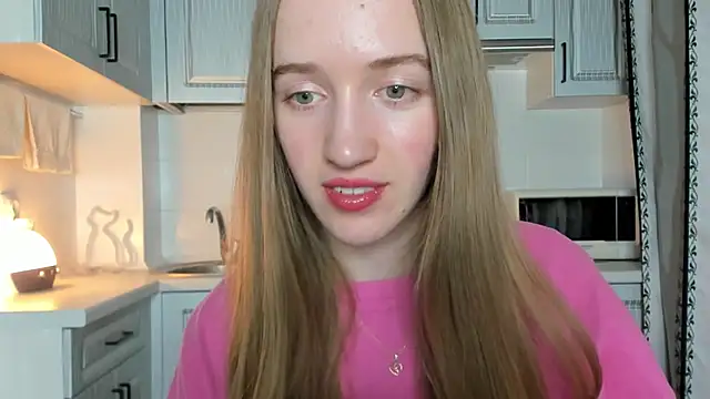 Snapshot of leslie_my_lovee chatting on 10/15/25, 09:26 leslie my lovee online show from 10/15/25, 09:26