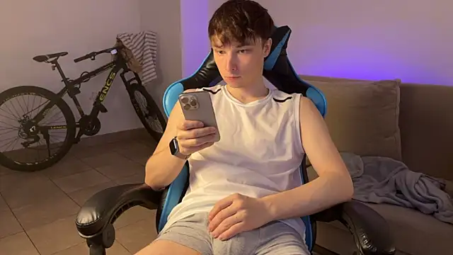 Snapshot of marcusmit chatting on 11/21/25, 03:33 marcusmit online show from 11/21/25, 03:33