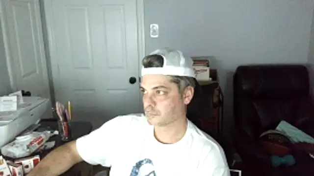 Snapshot of __Zeus____ chatting on 12/21/25, 09:11 Zeus online show from 12/21/25, 09:11