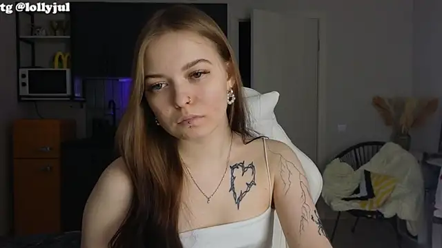 doll lol  online show from 10/13/25, 03:12