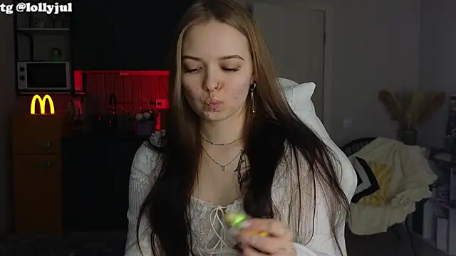 doll lol  online show from 10/15/25, 06:08