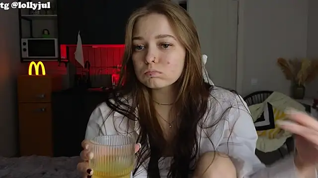 doll lol  online show from 10/22/25, 05:45