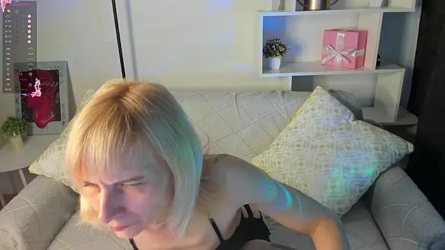 ElzaGlower online show from 10/17/25, 02:04