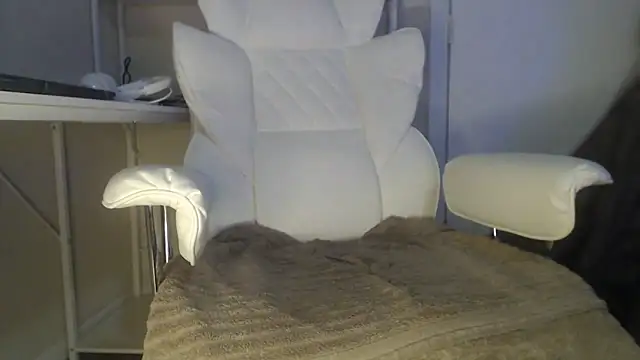 Snapshot of Tecsavy chatting on 04/08/26, 03:50 Tecsavy online show from 04/08/26, 03:50