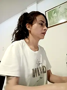 Snapshot of reme_ark23 chatting on 11/18/25, 03:12 reme ark23 online show from 11/18/25, 03:12