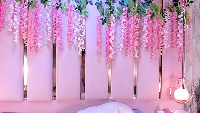 Snapshot of AlinaSweett chatting on 03/02/25, 10:48 AlinaSweett online show from 03/02/25, 10:48