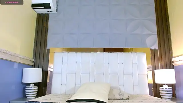 Nicole Ramires online show from 03/16/26, 04:44