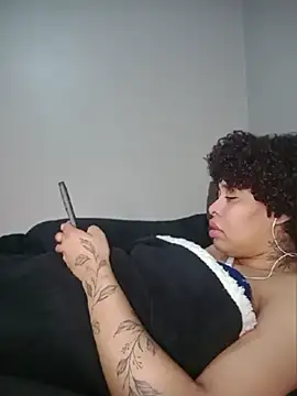 Snapshot of Su_Duarte_1 chatting on 07/02/26, 03:23 Su Duarte 1 online show from 07/02/26, 03:23