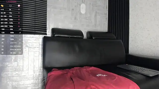 Snapshot of Lil_Curved chatting on 10/29/25, 12:18 Lil Curved online show from 10/29/25, 12:18