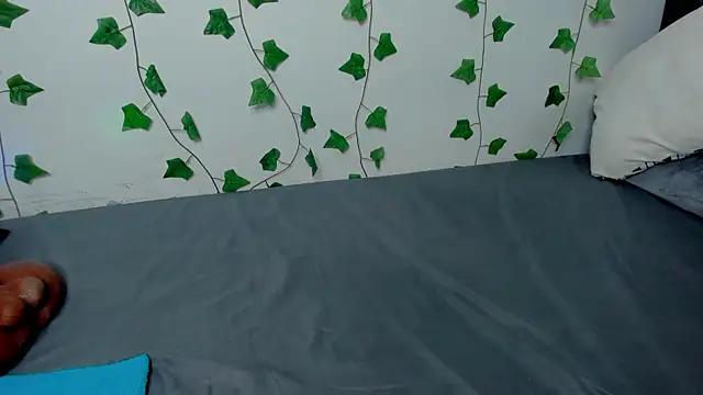 Miaa Garcia online show from 12/18/25, 12:27