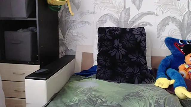 CamDiva113 online show from 03/17/25, 01:08