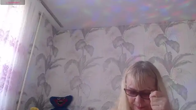 CamDiva113 online show from 04/17/26, 10:51