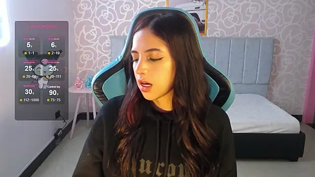 Snapshot of ninfa1_ch chatting on 01/10/25, 11:33 ninfa1 ch online show from 01/10/25, 11:33