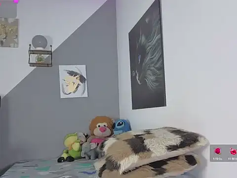 Snapshot of charlotte_002 chatting on 11/21/25, 01:15 charlotte 002 online show from 11/21/25, 01:15