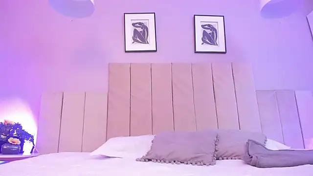 April bowie online show from 02/25/25, 11:52