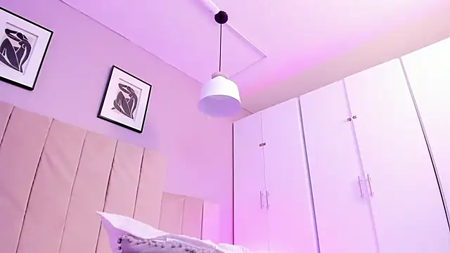 April bowie online show from 03/12/25, 06:22