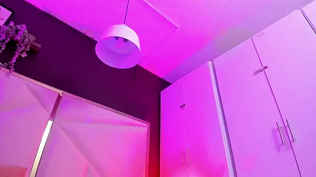 April bowie online show from 09/16/25, 12:06