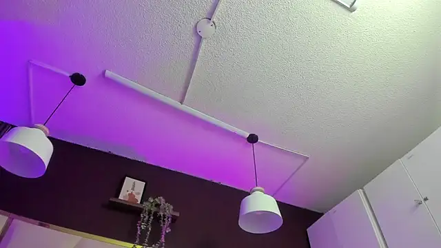 April bowie online show from 10/17/25, 11:02