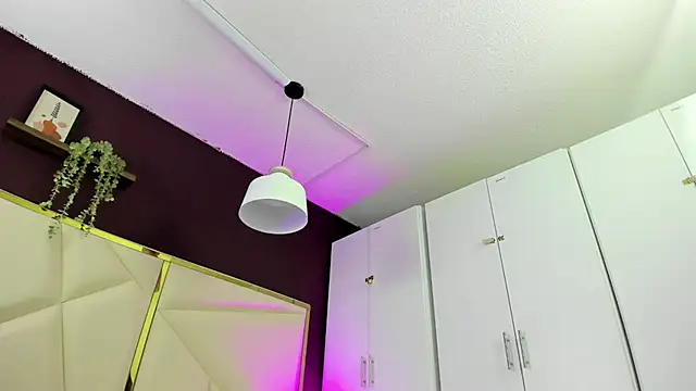 April bowie online show from 11/15/25, 11:07