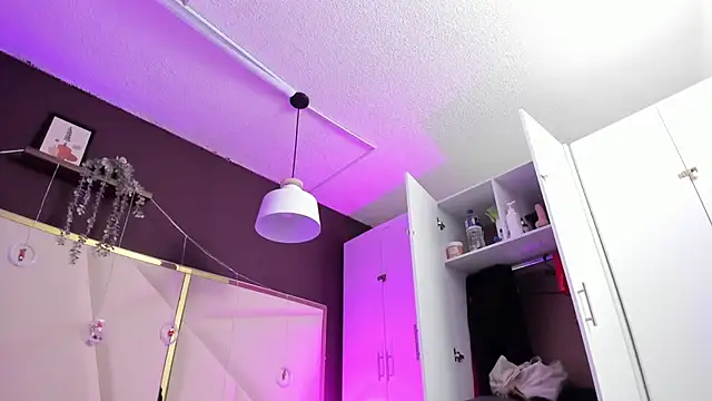 April bowie online show from 12/20/25, 11:39