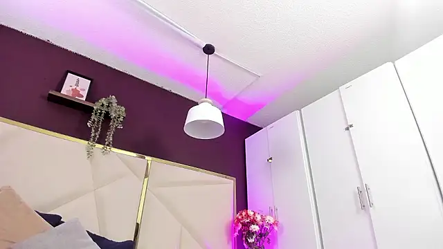 April bowie online show from 02/19/26, 11:28