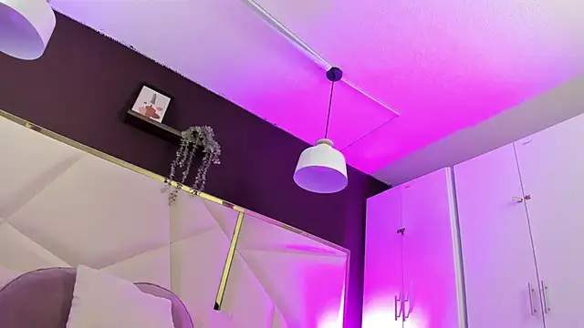 April bowie online show from 03/28/26, 11:43