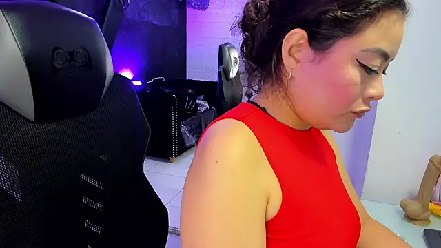 Snapshot of DarlingBDSM_ chatting on 02/02/26, 01:32 DarlingBDSM online show from 02/02/26, 01:32